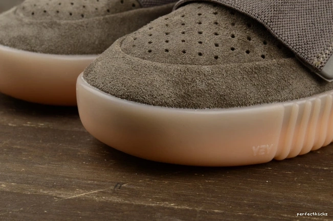 Brown Yeezy BY2456 adidas Boost Light 750 0812